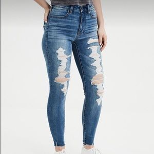 American Eagle Super Hi-rise Jegging destroyed with raw hem
